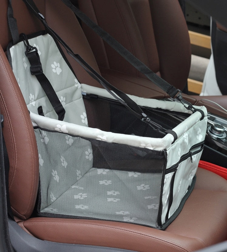 Breathable Pet Car Bag With Zipper Pocket Design